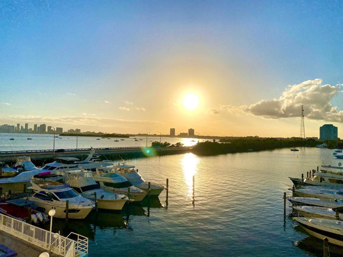 Deluxe Waterfront One Bedroom Apartment With Miami Skyline View, Free Parking 5 Mins Drive To Miami Beach Exterior foto